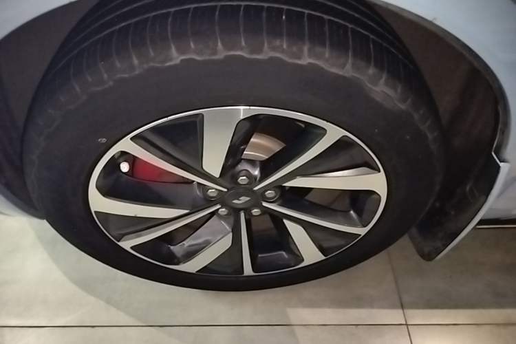 Used Li Auto ONE 2021 Extended-Range 6-Seater Version Left Front Wheel Hub