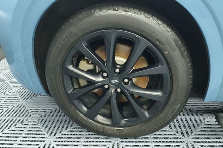 Used Li Auto ONE 2021 Extended-Range 6-Seater Version Left Front Wheel Hub
