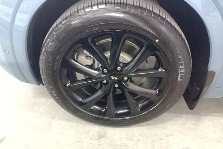 Used Li Auto ONE 2021 Extended-Range 6-Seater Version Left Front Wheel Hub
