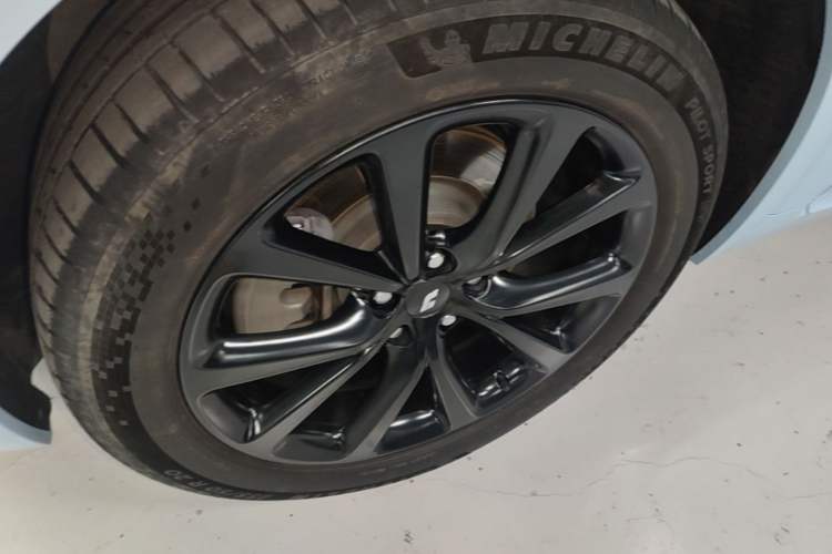 Used Li Auto ONE 2021 Extended-Range 6-Seater Version Left Front Wheel Hub