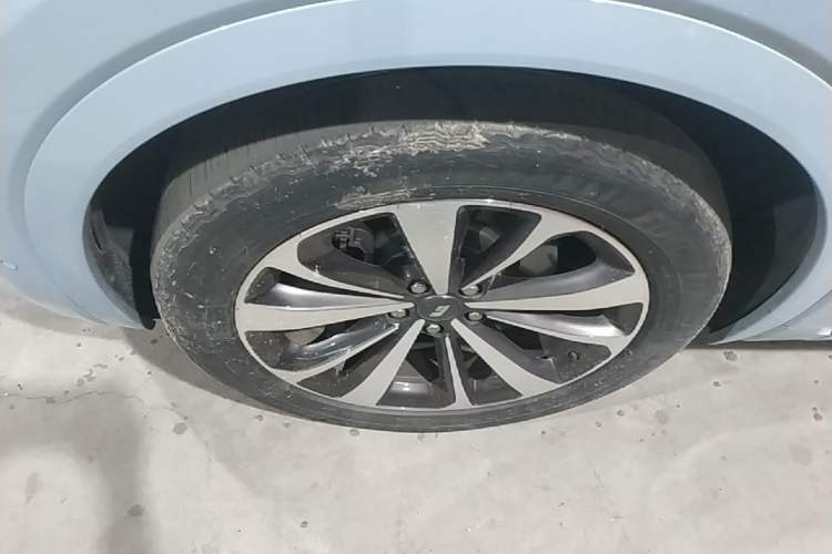 Used Li Auto ONE 2021 Extended-Range 6-Seater Version Left Front Wheel Hub