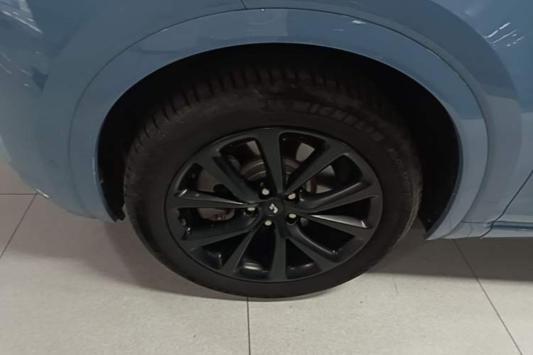 Used Li Auto ONE 2021 Extended-Range 6-Seater Version Left Front Wheel Hub