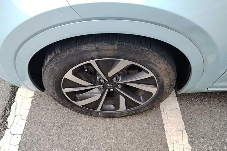 Used Li Auto ONE 2021 Extended-Range 6-Seater Version Left Front Wheel Hub