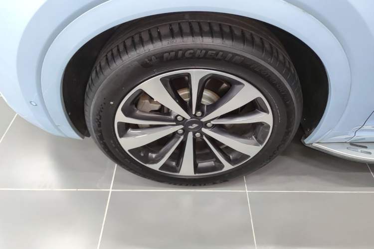 Used Li Auto ONE 2021 Extended-Range 6-Seater Version Left Front Wheel Hub