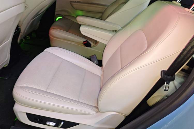 Used Li Auto ONE 2021 Extended-Range 6-Seater Version Left Rear Seat