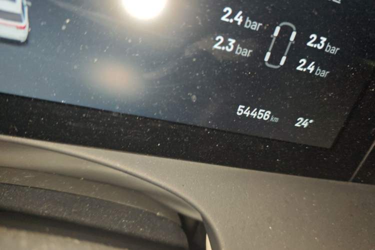 Used Li Auto ONE 2021 Extended-Range 6-Seater Version Odometer Close Up