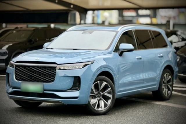Ojetý Li Auto ONE 2021 Extended-Range 6-Seater Version