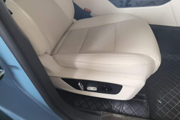 Used Li Auto ONE 2021 Extended-Range 6-Seater Version Right Front Seat