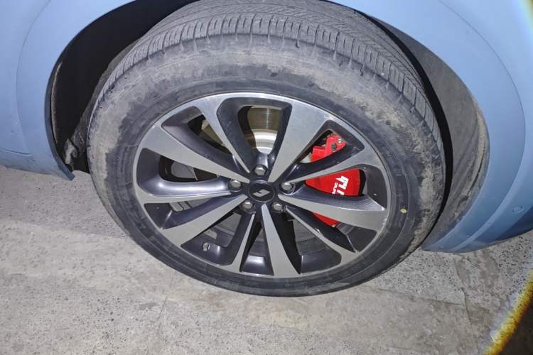 Used Li Auto ONE 2021 Extended-Range 6-Seater Version Right Front Wheel Hub