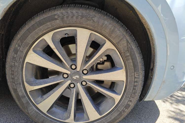 Used Li Auto ONE 2021 Extended-Range 6-Seater Version Right Front Wheel Hub