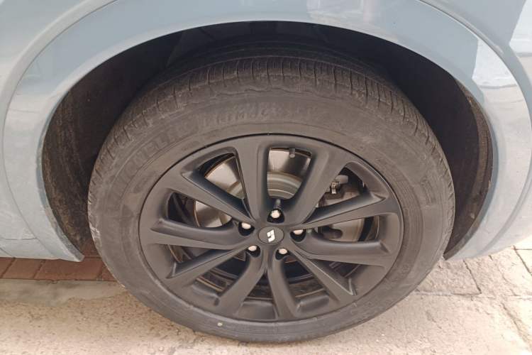 Used Li Auto ONE 2021 Extended-Range 6-Seater Version Right Front Wheel Hub