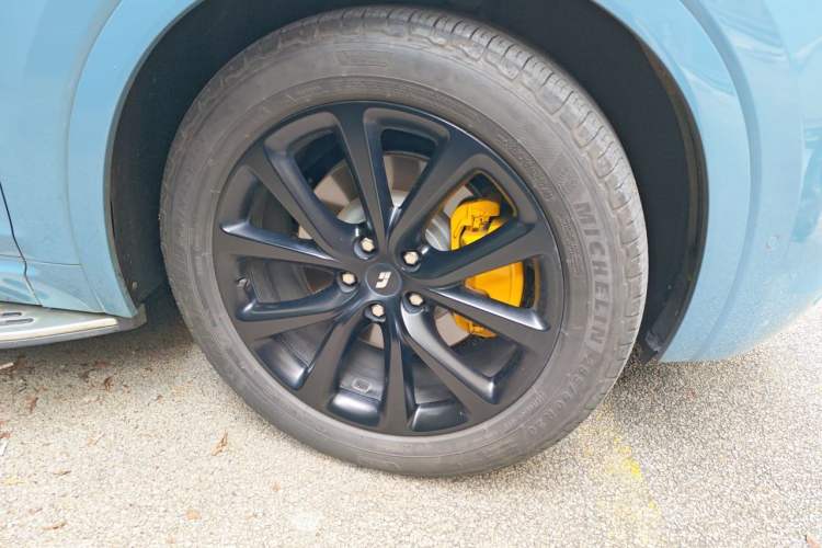 Used Li Auto ONE 2021 Extended-Range 6-Seater Version Right Front Wheel Hub
