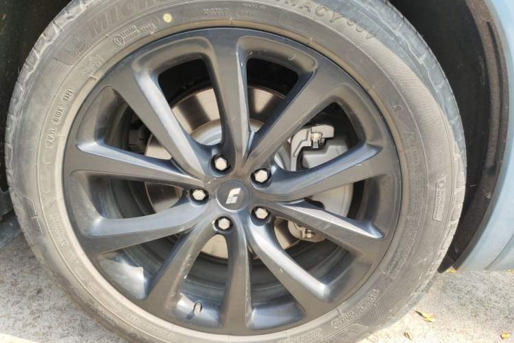 Used Li Auto ONE 2021 Extended-Range 6-Seater Version Right Front Wheel Hub