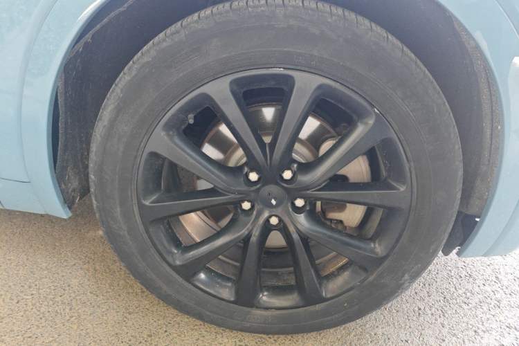 Used Li Auto ONE 2021 Extended-Range 6-Seater Version Right Front Wheel Hub
