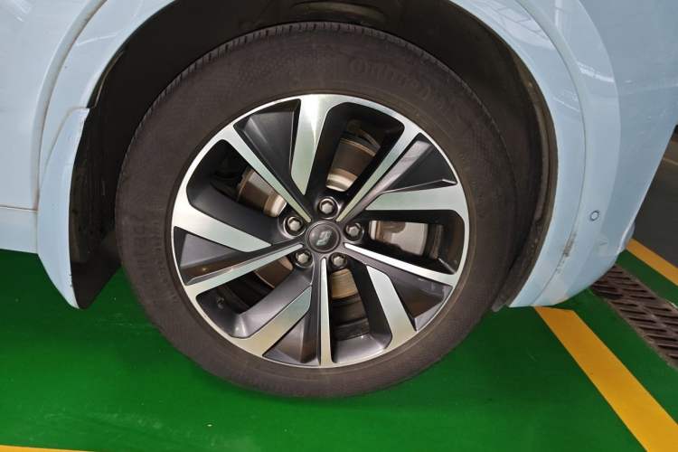 Used Li Auto ONE 2021 Extended-Range 6-Seater Version Right Front Wheel Hub