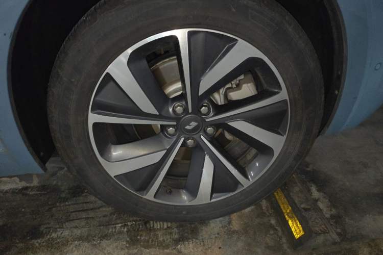 Used Li Auto ONE 2021 Extended-Range 6-Seater Version Right Front Wheel Hub