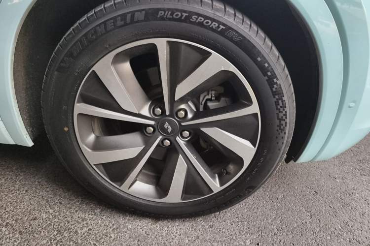 Used Li Auto ONE 2021 Extended-Range 6-Seater Version Right Front Wheel Hub