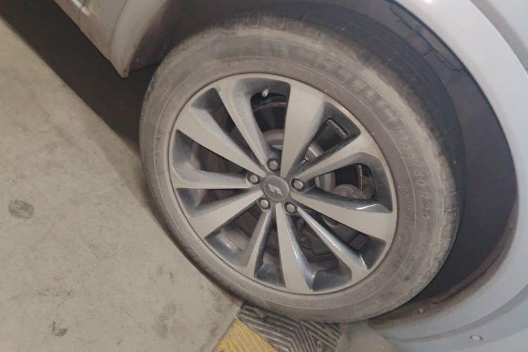 Used Li Auto ONE 2021 Extended-Range 6-Seater Version Right Front Wheel Hub