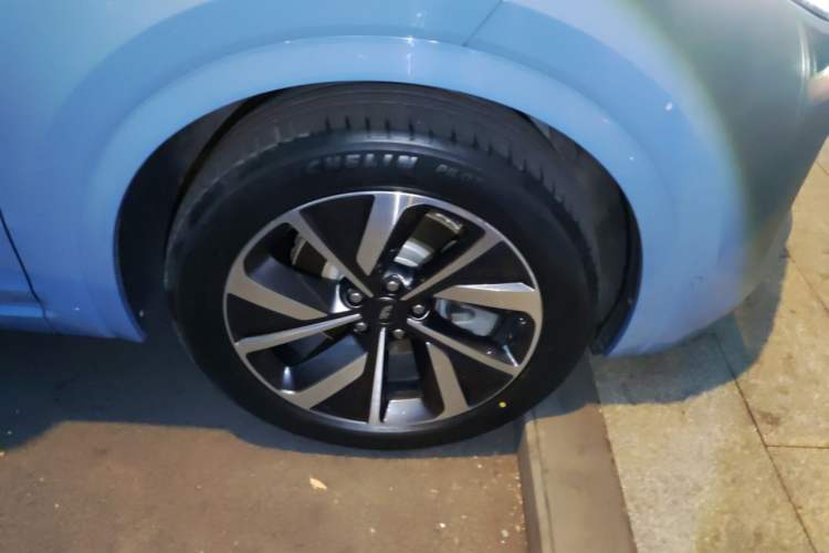 Used Li Auto ONE 2021 Extended-Range 6-Seater Version Right Front Wheel Hub
