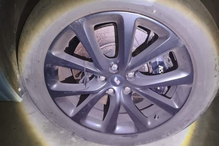 Used Li Auto ONE 2021 Extended-Range 6-Seater Version Right Front Wheel Hub
