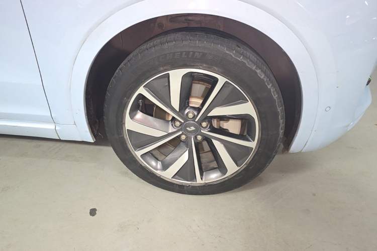 Used Li Auto ONE 2021 Extended-Range 6-Seater Version Right Front Wheel Hub