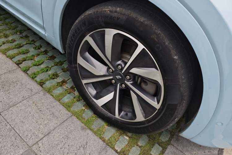 Used Li Auto ONE 2021 Extended-Range 6-Seater Version Right Front Wheel Hub