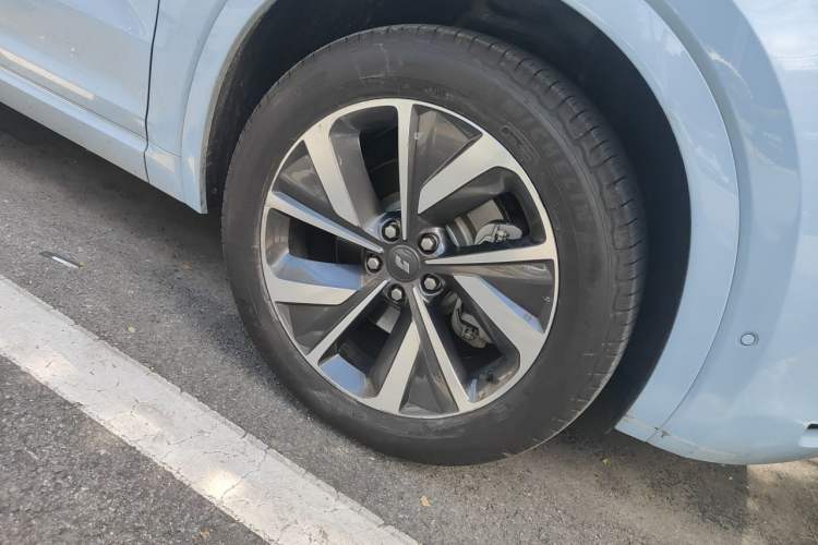 Used Li Auto ONE 2021 Extended-Range 6-Seater Version Right Front Wheel Hub