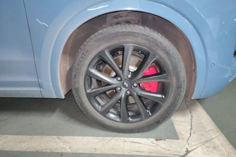 Used Li Auto ONE 2021 Extended-Range 6-Seater Version Right Front Wheel Hub