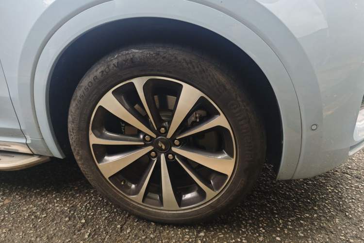 Used Li Auto ONE 2021 Extended-Range 6-Seater Version Right Front Wheel Hub
