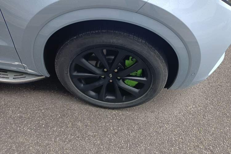 Used Li Auto ONE 2021 Extended-Range 6-Seater Version Right Front Wheel Hub