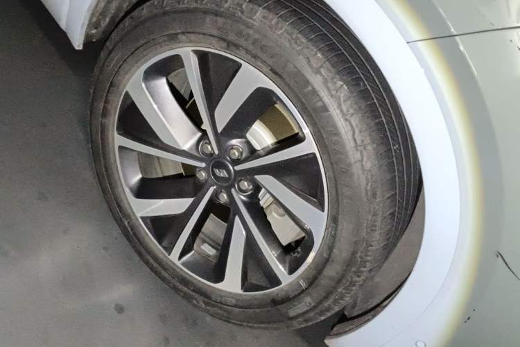Used Li Auto ONE 2021 Extended-Range 6-Seater Version Right Front Wheel Hub