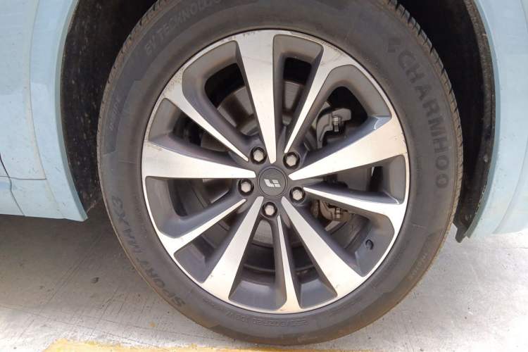 Used Li Auto ONE 2021 Extended-Range 6-Seater Version Right Front Wheel Hub