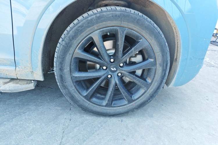 Used Li Auto ONE 2021 Extended-Range 6-Seater Version Right Front Wheel Hub