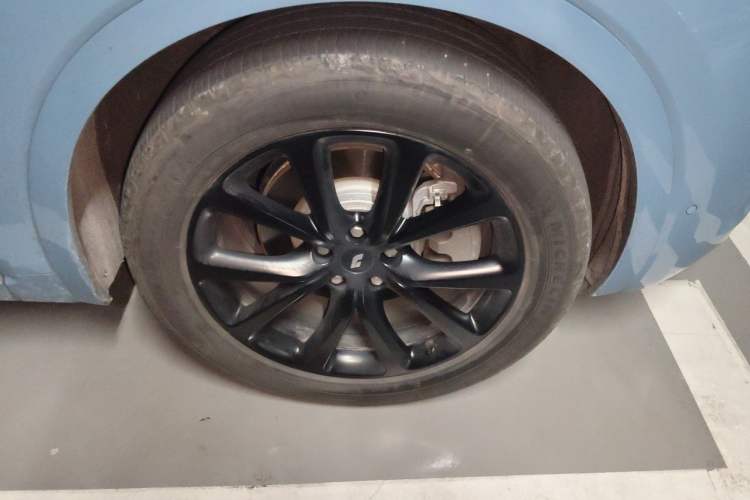 Used Li Auto ONE 2021 Extended-Range 6-Seater Version Right Front Wheel Hub