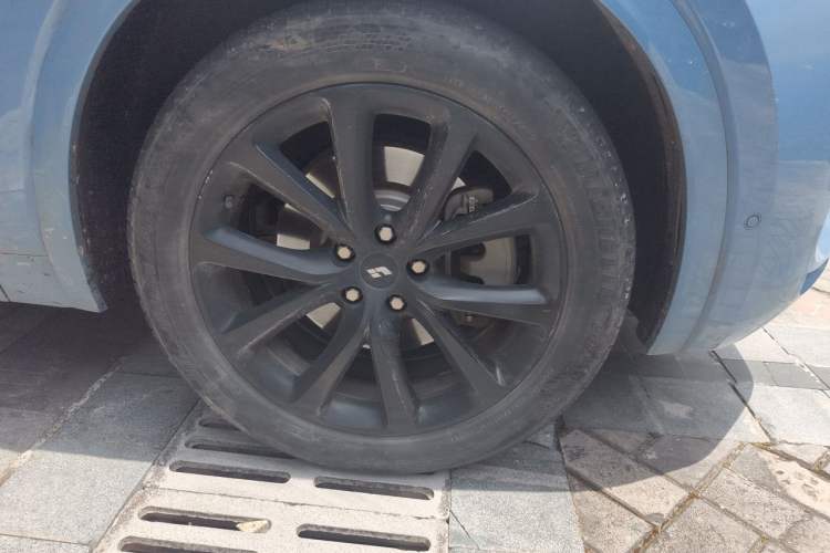 Used Li Auto ONE 2021 Extended-Range 6-Seater Version Right Front Wheel Hub