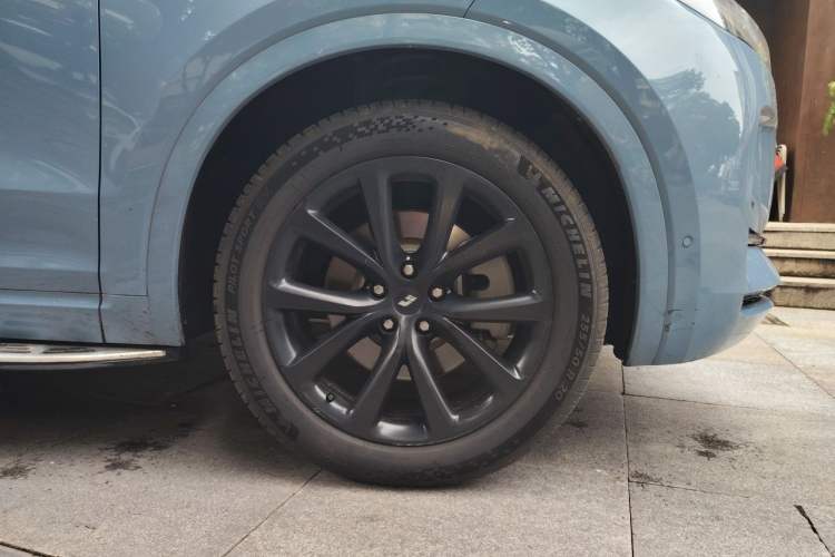 Used Li Auto ONE 2021 Extended-Range 6-Seater Version Right Front Wheel Hub