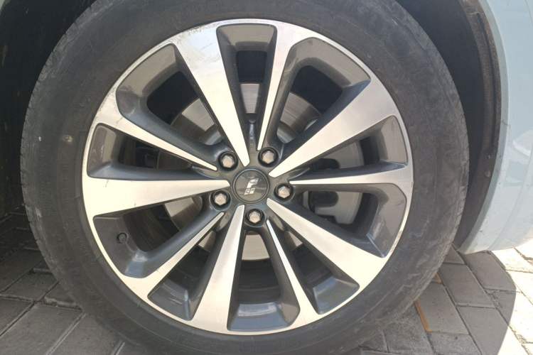 Used Li Auto ONE 2021 Extended-Range 6-Seater Version Right Front Wheel Hub