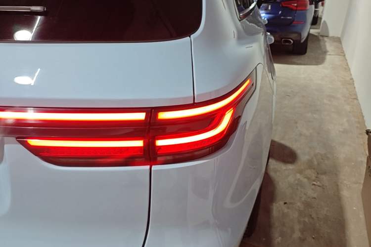 Used Li Auto ONE 2021 Extended-Range 6-Seater Version Right Rear Taillight