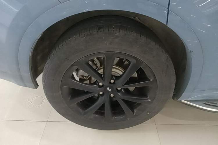 Used Li Auto ONE 2021 Extended-Range 6-Seater Version Right Rear Wheel Hub