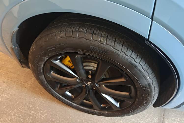 Used Li Auto ONE 2021 Extended-Range 6-Seater Version Right Rear Wheel Hub