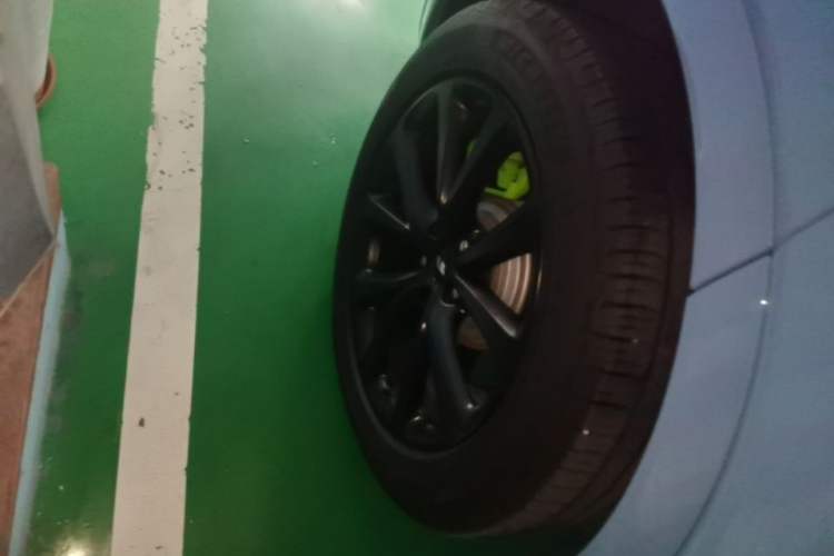 Used Li Auto ONE 2021 Extended-Range 6-Seater Version Right Rear Wheel Hub
