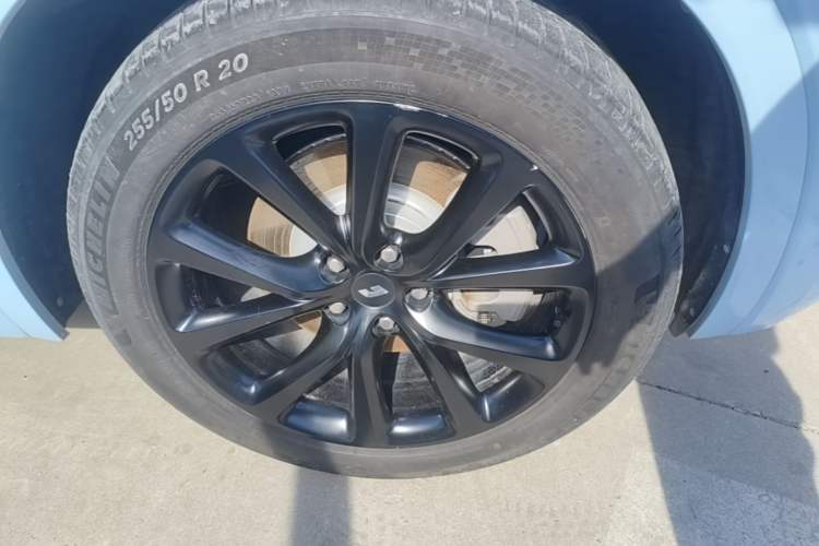 Used Li Auto ONE 2021 Extended-Range 6-Seater Version Right Rear Wheel Hub