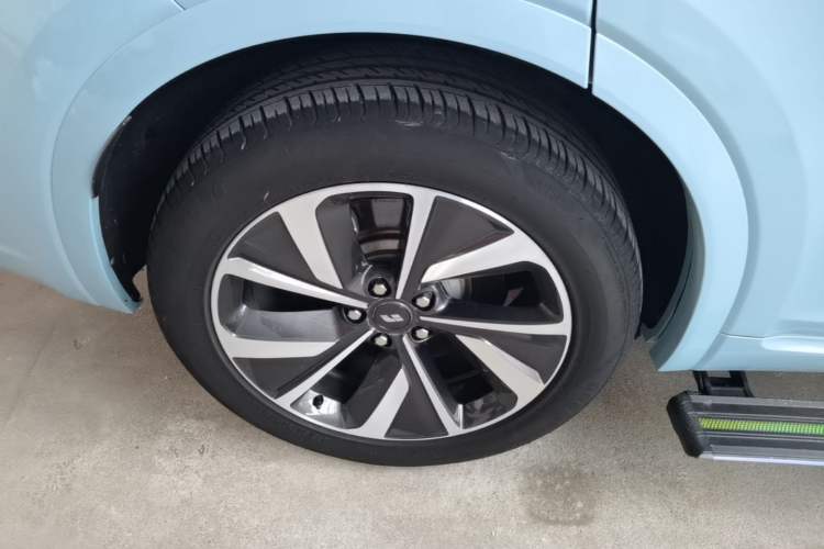Used Li Auto ONE 2021 Extended-Range 6-Seater Version Right Rear Wheel Hub