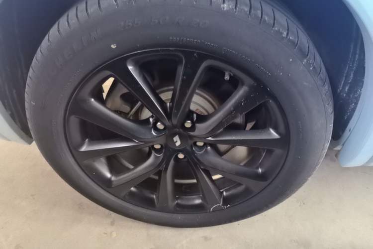 Used Li Auto ONE 2021 Extended-Range 6-Seater Version Right Rear Wheel Hub