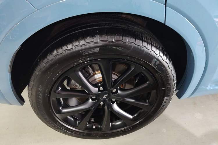 Used Li Auto ONE 2021 Extended-Range 6-Seater Version Right Rear Wheel Hub