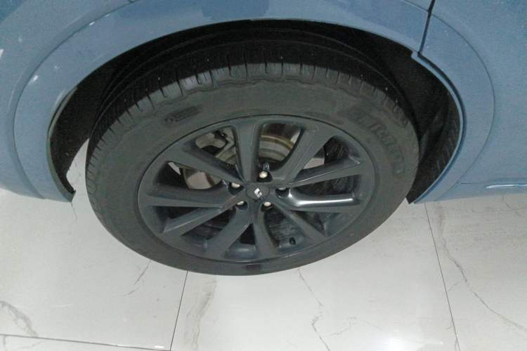 Used Li Auto ONE 2021 Extended-Range 6-Seater Version Right Rear Wheel Hub