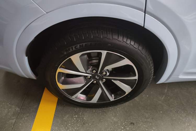 Used Li Auto ONE 2021 Extended-Range 6-Seater Version Right Rear Wheel Hub