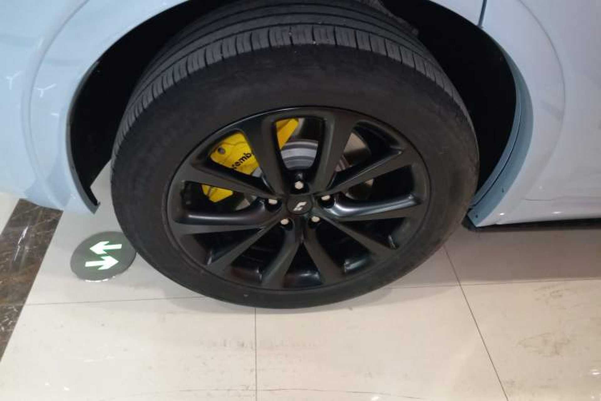Used Li Auto ONE 2021 Extended-Range 6-Seater Version Right Rear Wheel Hub