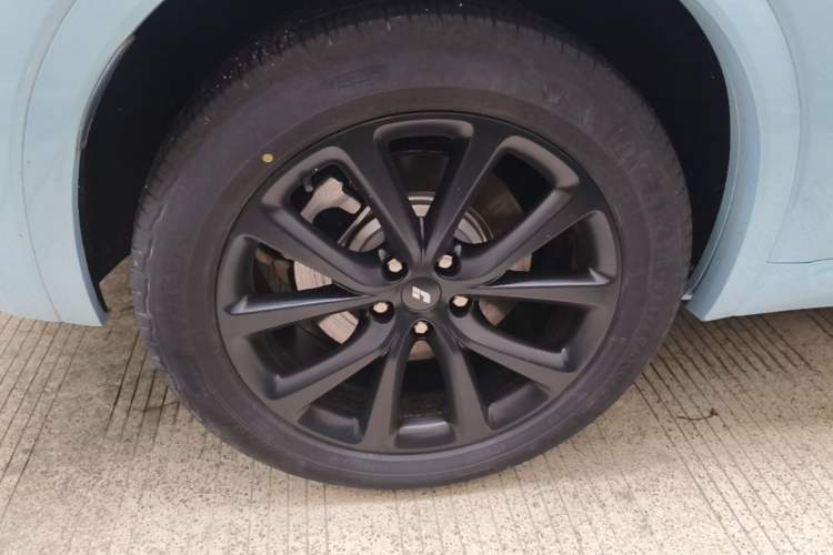 Used Li Auto ONE 2021 Extended-Range 6-Seater Version Right Rear Wheel Hub