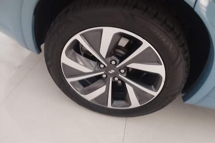Used Li Auto ONE 2021 Extended-Range 6-Seater Version Right Rear Wheel Hub